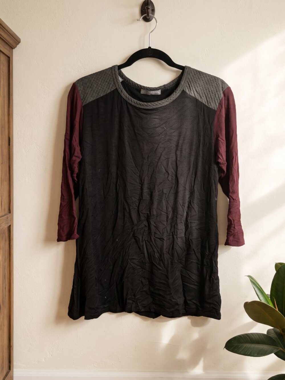 Loveappella Quilted Shoulder Raglan Top 3/4 Sleeve Black Burgundy XL
